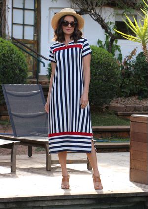Vestido Midi Pau a Pique Listrado Azul Marinho e Vermelho