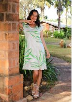 vestido-manga-curta-estampado-bege-verde-pau-a-pique-f