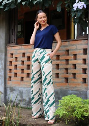 Calça Pantalona Pau a Pique Estampada Verde