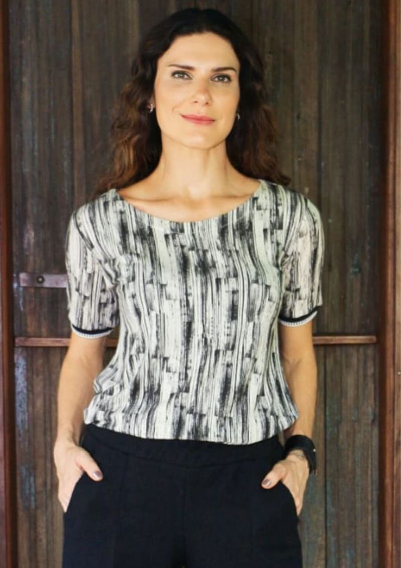 blusa-manga-curta-estampada-preto-pauapique-1738-f