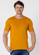 camiseta-basica-masculina-mostarda-com-botoes-pauapique-2808-f