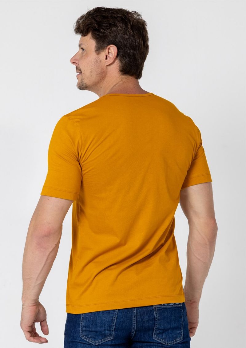 camiseta-basica-masculina-mostarda-com-botoes-pauapique-2808-v