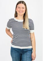 blusa-manga-curta-modal-listrada-branco-marinho-pauapique-9981651-f